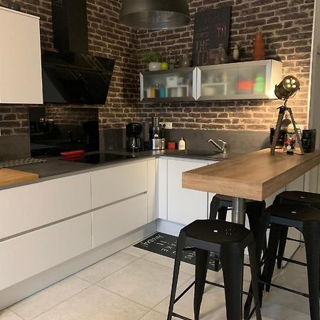 Апартаменти Logement Le Bois Le Pretre Понт-а-Мусон Екстер'єр фото