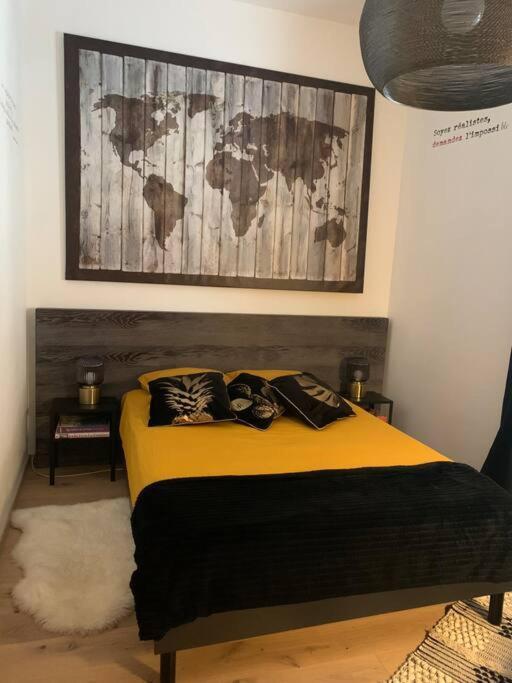 Апартаменти Logement Le Bois Le Pretre Понт-а-Мусон Екстер'єр фото