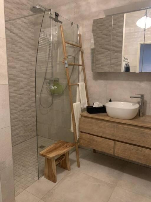 Апартаменти Logement Le Bois Le Pretre Понт-а-Мусон Екстер'єр фото