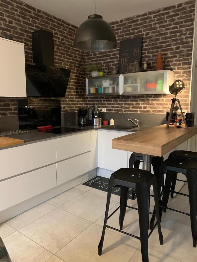 Апартаменти Logement Le Bois Le Pretre Понт-а-Мусон Екстер'єр фото